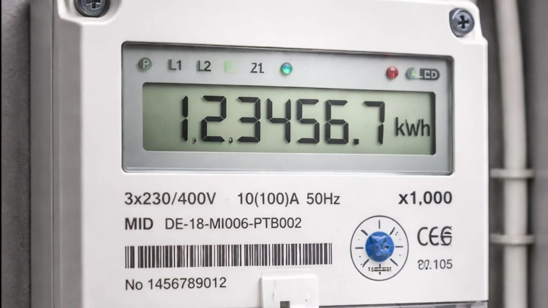 К 1 января 2027 года в Таджикистане установят 525 тысяч электронных счётчиков электроэнергии