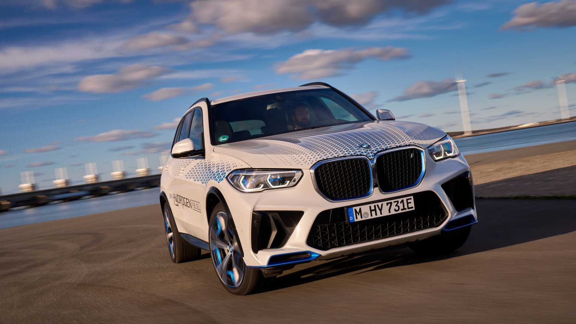 BMW готовит водородный iX5 Hydrogen – альтернативу электромобилям и бензиновым машинам
