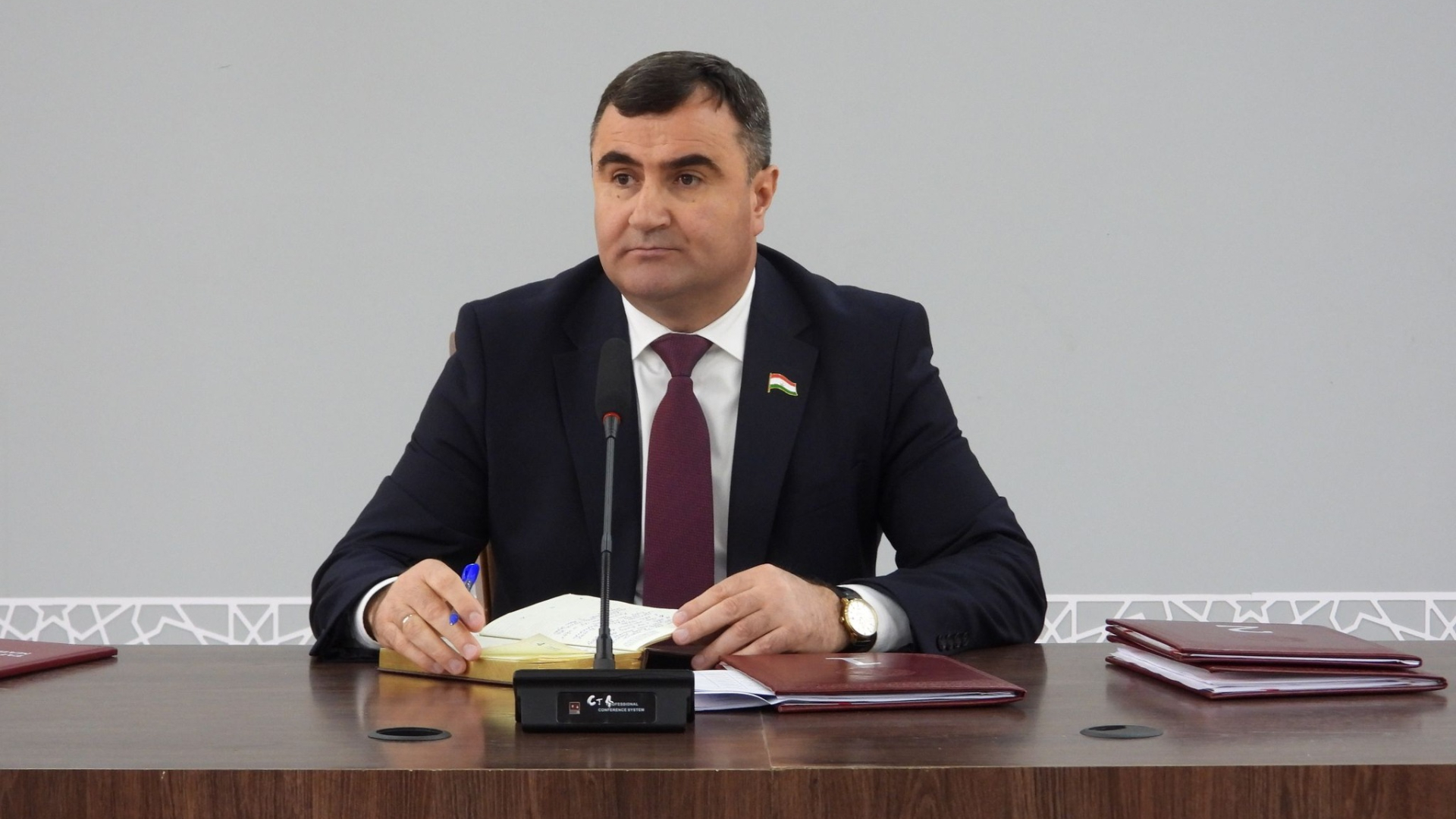 Экс-глава ГБАО Алишер Мирзонабот посмертно награждён орденом Исмоили Сомони