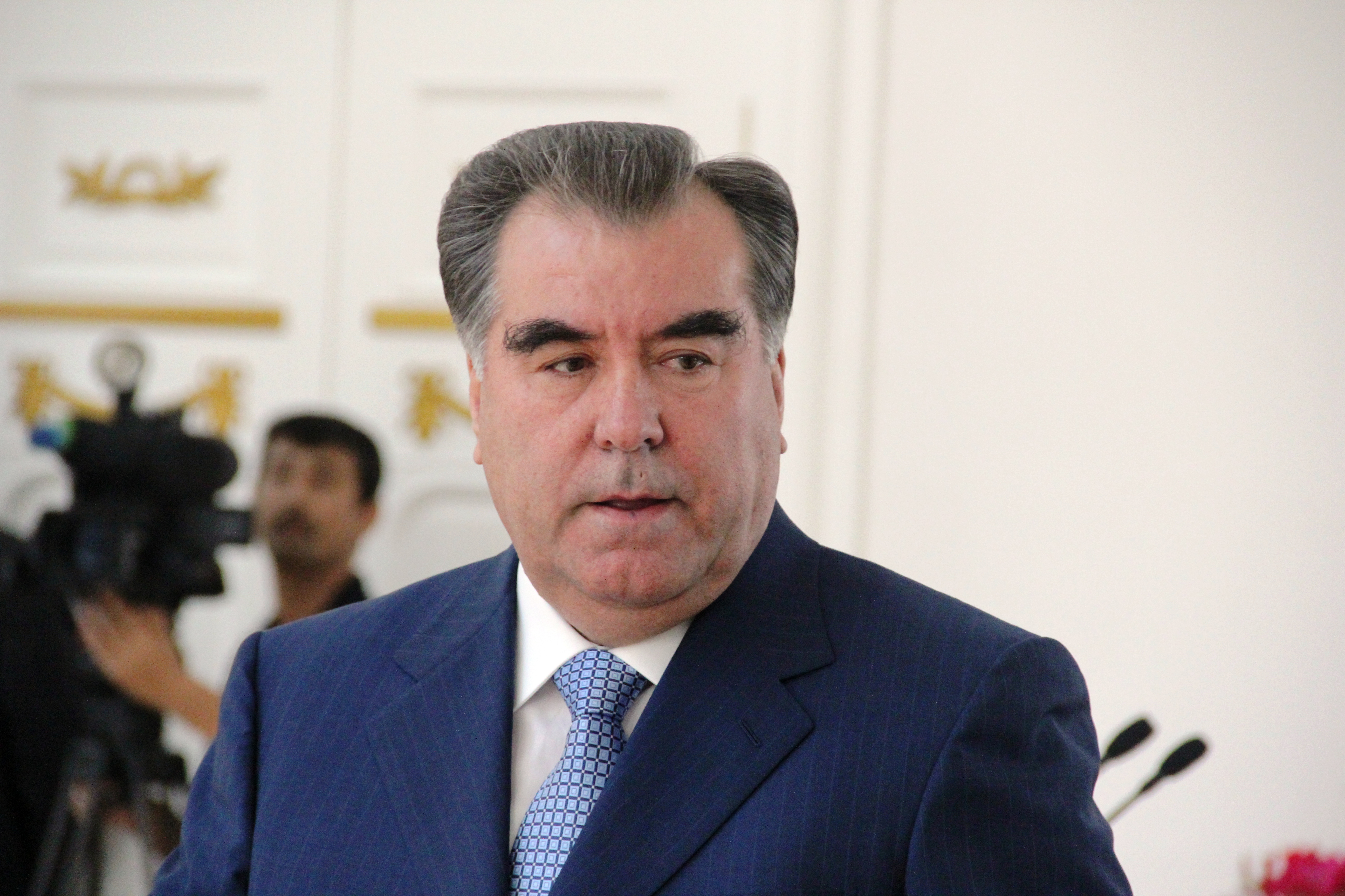 Президент Таджикистана поздравил медработников Таджикистана с профессиональным праздником