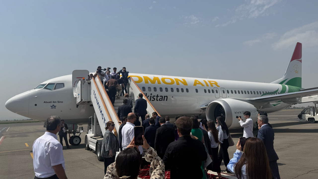 Перегон нового самолета Boeing  737 MAX 8  занял двое суток - пилот