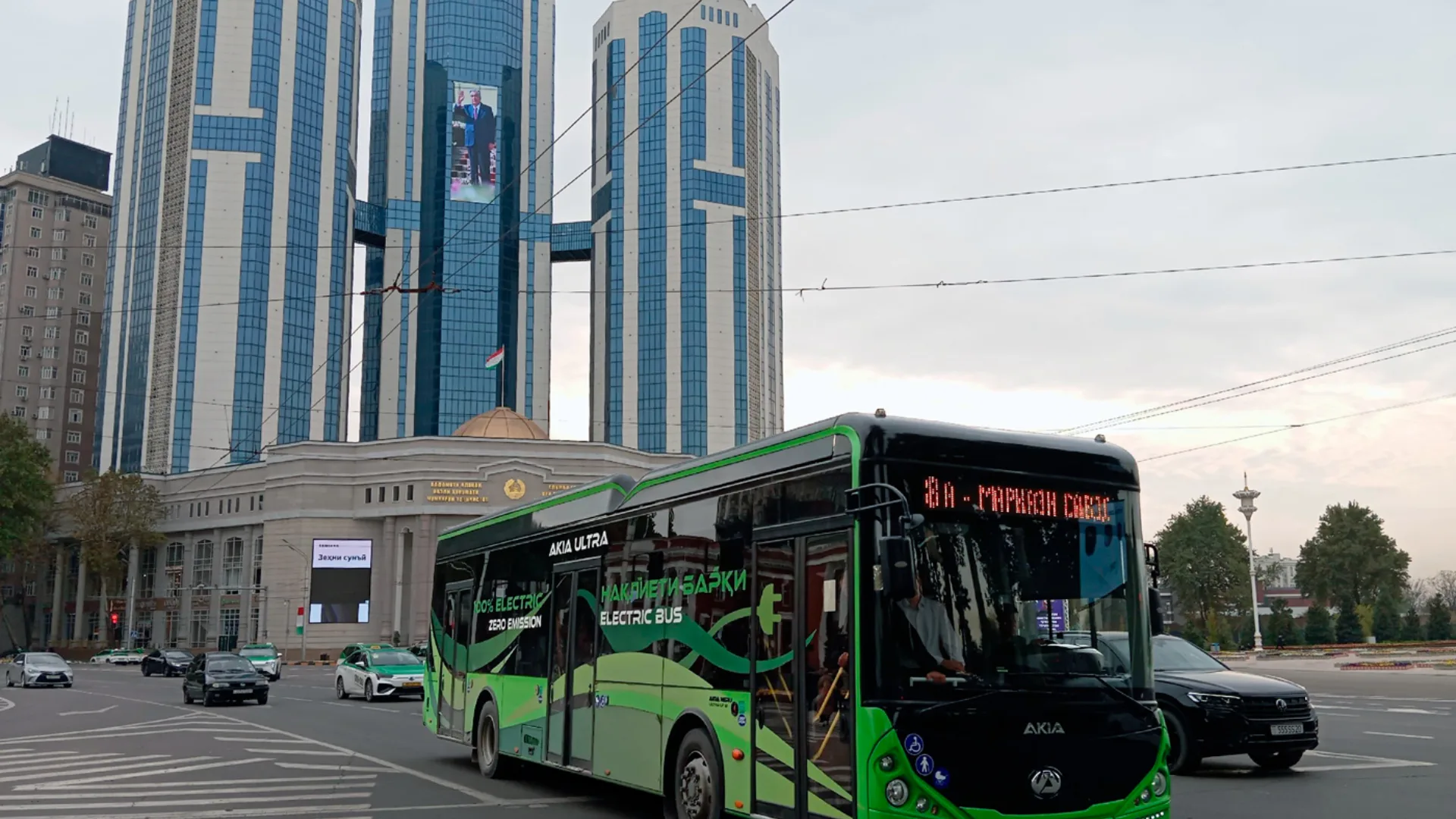На столичных маршрутах ежедневно курсируют около 400 автобусов и троллейбусов